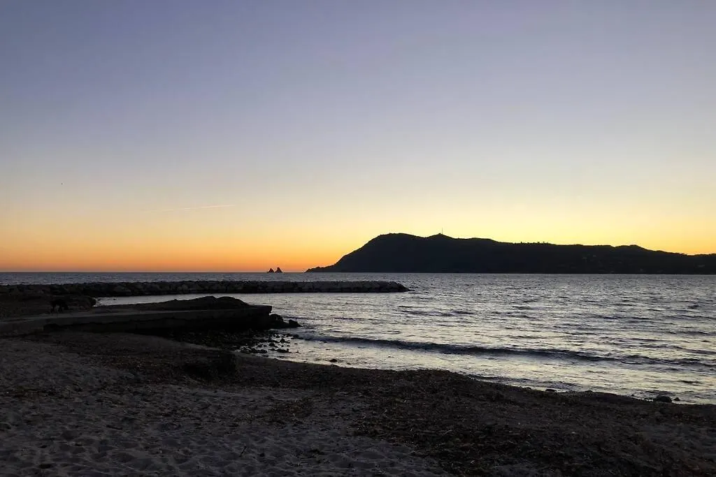 Petit Paradis A Saint Mandrier 1 Chambre Plage A 4 Mn Clim Parking Wifi Apartment